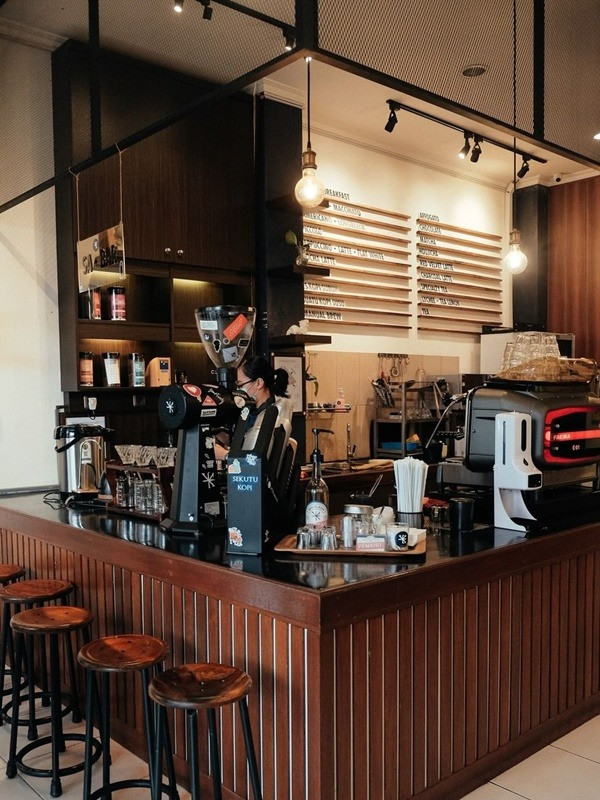 rekomendasi-10-tempat-ngopi-hits-di-solo