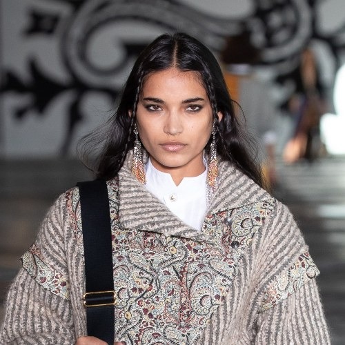 10 Inspirasi Makeup dan Gaya Rambut dari Pagelaran Fashion Week Musim ...