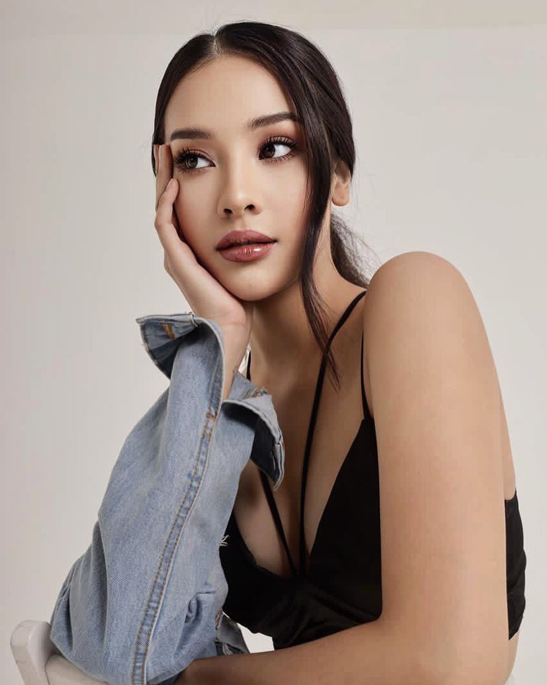 Pesona Kecantikan Anya Geraldine 