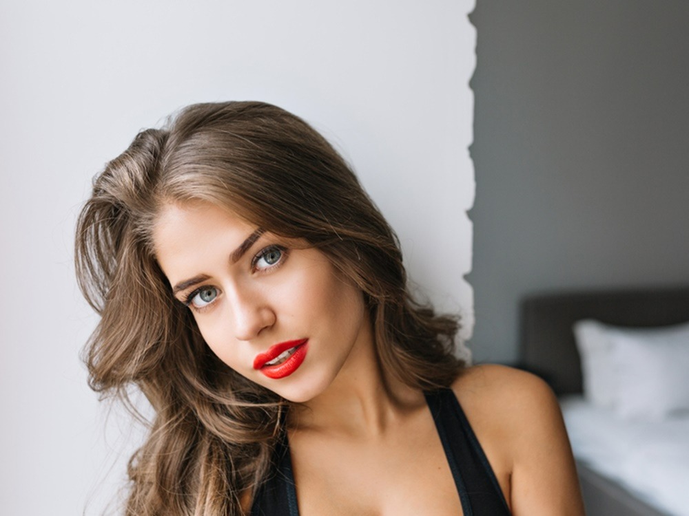 warna-lipstik-merah-yang-sesuai-skin-tone