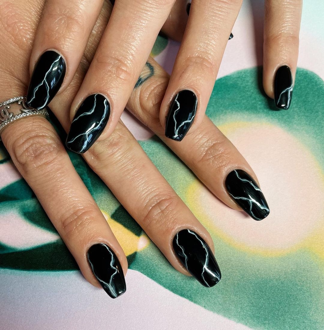Nail Art with Black Colors That Wow
