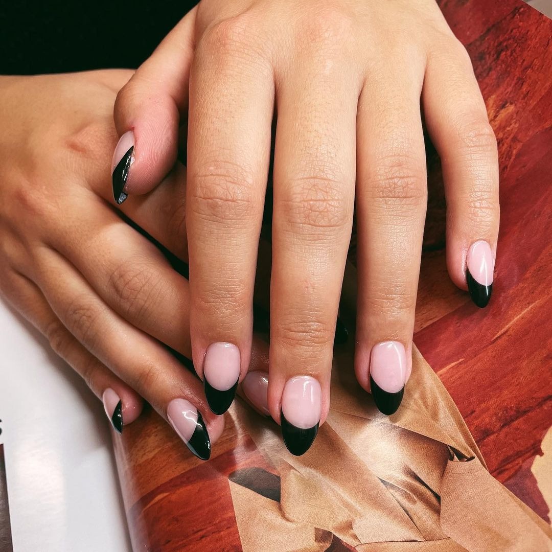 nail art bernuansa hitam