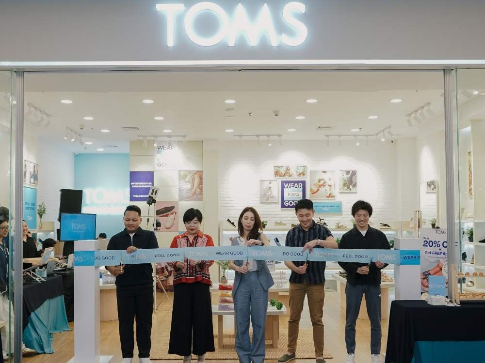 Belanja Sambil Berdonasi di Offline Store Terbaru TOMS di Indonesia ...