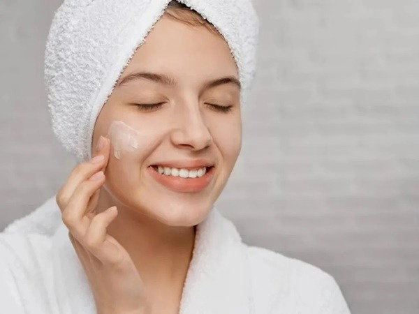 15 Rekomendasi Moisturizer untuk Cegah Kulit Kering Selama Liburan