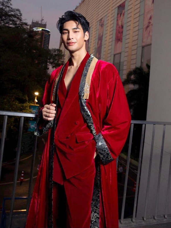 10-potret-menawan-aktor-thailand-apo-nattawin