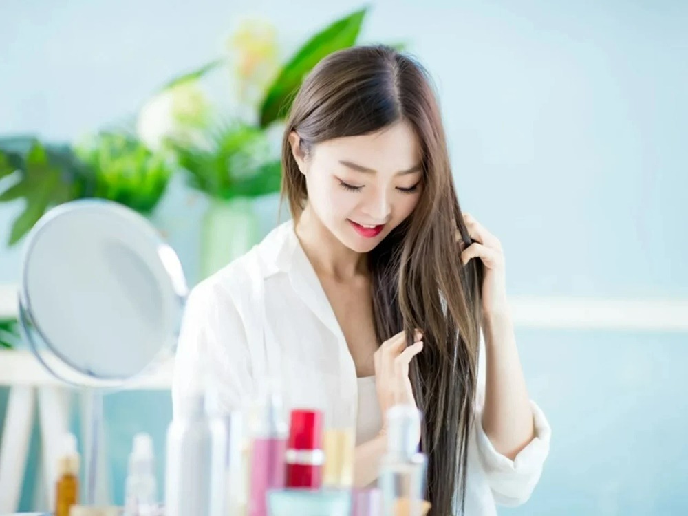 7-tips-merawat-rambut-kering-dan-frizzy-dari-pakar-rambut