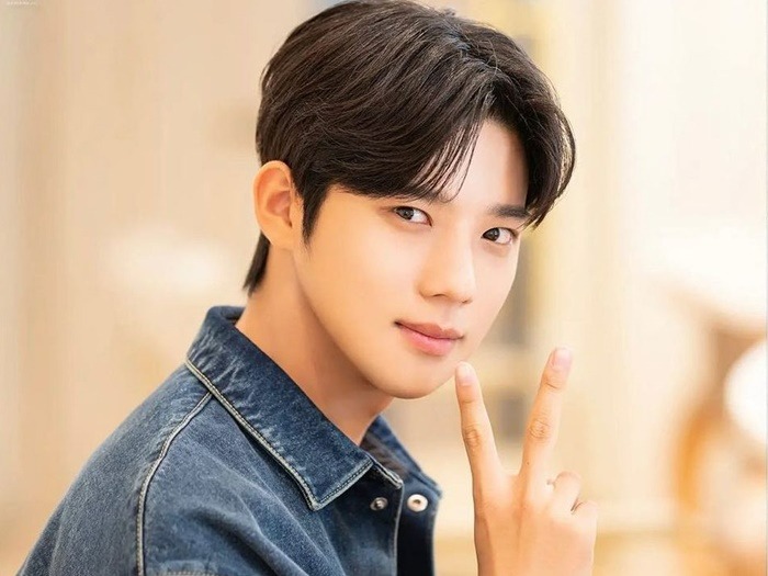 moon-sang-min-pemeran-pangeran-agung-seongnam-drama-under-the-queens-umbrella