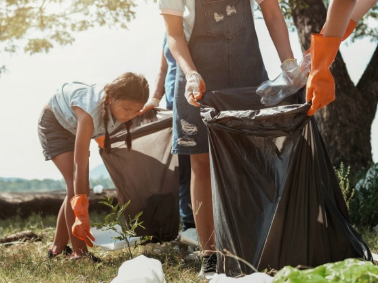 Picking up garbage. Pick up garbage. pick up litter.