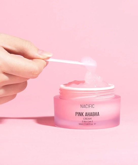 Produk Skincare Bertekstur Pink
