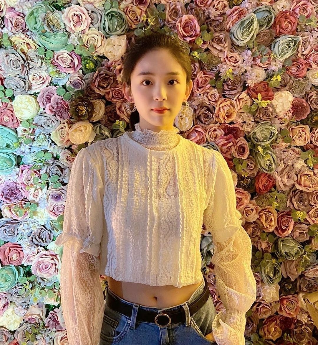 Pesona Kecantikan Kim Si Eun