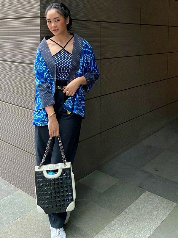 inspirasi-outfit-batik-nonton-konser-smtown