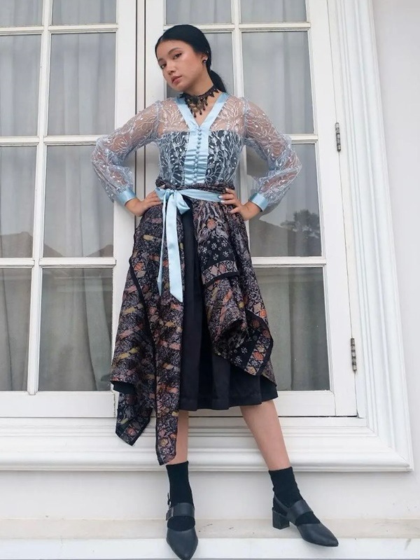 inspirasi-outfit-batik-nonton-konser-smtown