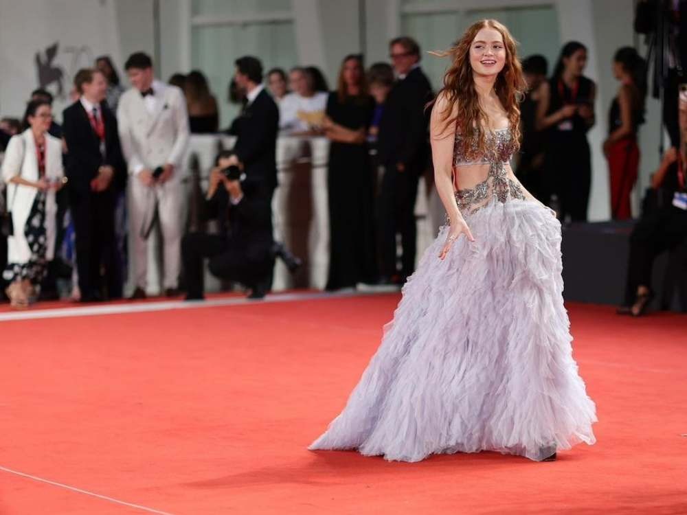 sadie sink rambut mullet