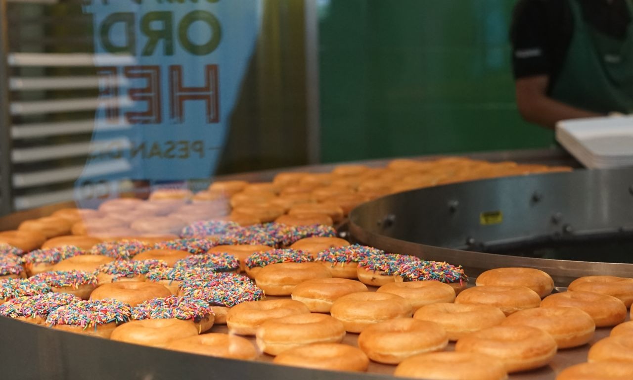 krispy-kreme-bagikan-kebahagiaan-lewat-manisnya-donat-original-glazed