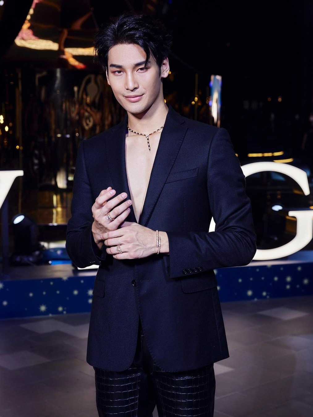 10-potret-menawan-aktor-thailand-apo-nattawin