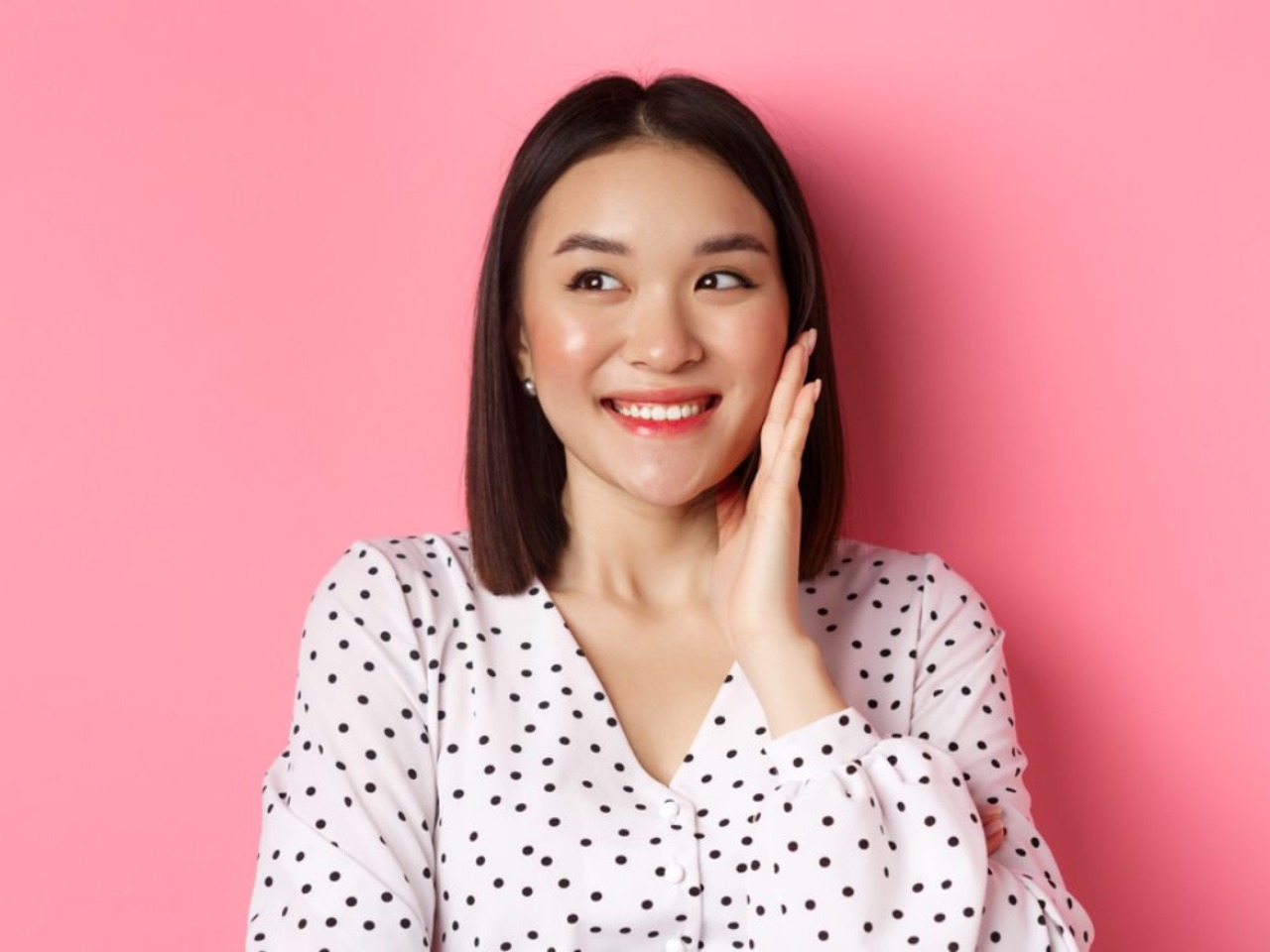 5 Pilihan Blush on Stick yang Praktis dan Cocok bagi Pemula Beauty