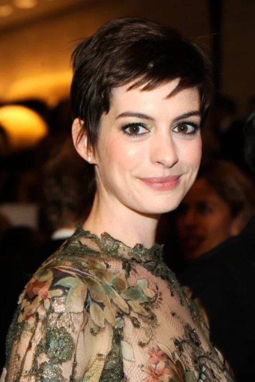 Transformasi Penampilan Anne Hathaway