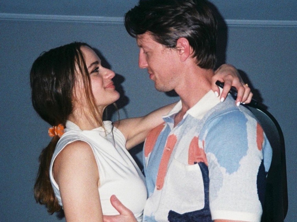 Kisah Romantis Joey King dan Steven Piet