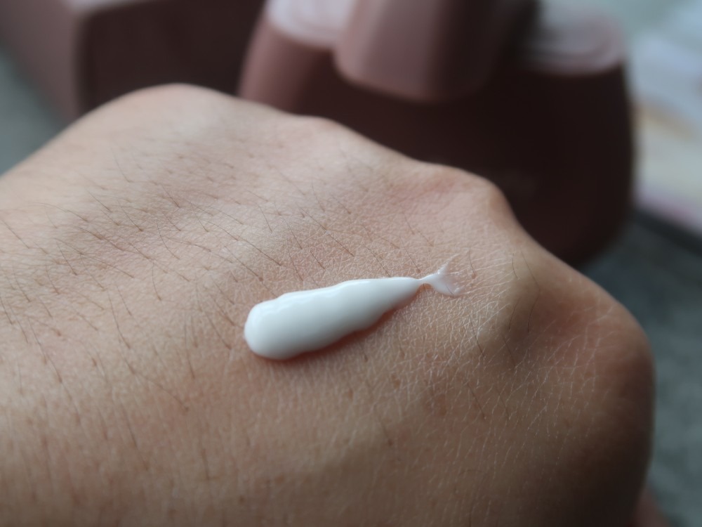 Review Rare Beauty Find Comfort Hydrating Hand Cream, Bebas Lengket