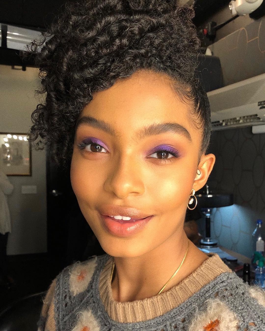 Panduan Memilih Makeup Warna Ungu Sesuai Skin Tone