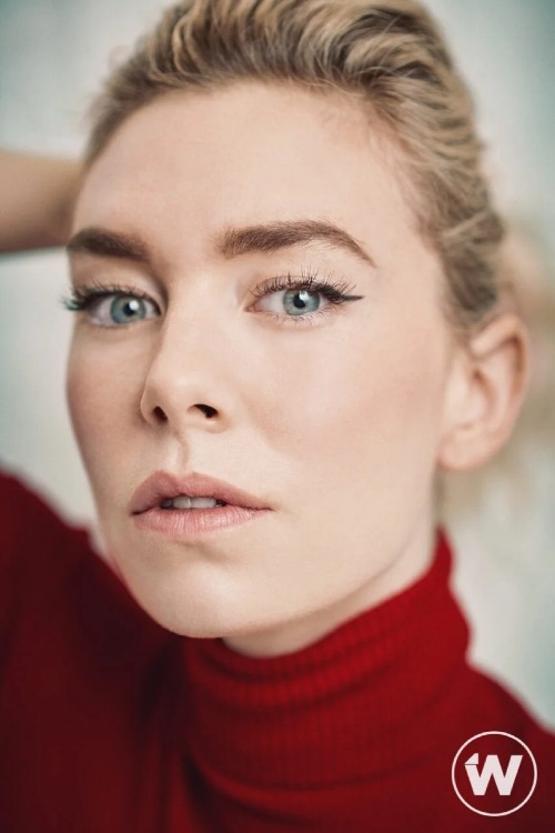 Pesona Kecantikan Vanessa Kirby