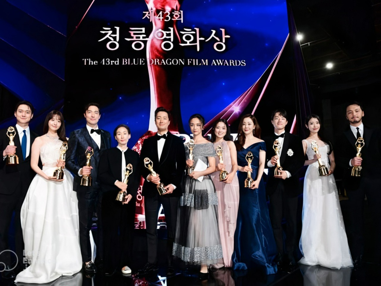Park Hae-il hingga IU, Ini Daftar Lengkap Pemenang Blue Dragon Film Awards 2022