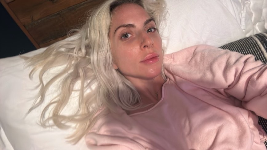 Lady Gaga Unggah Foto Bare Face
