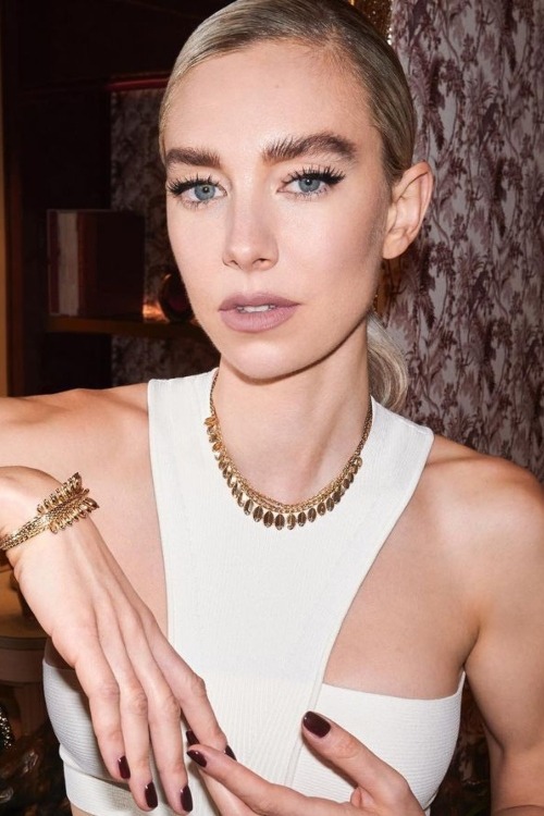 Pesona Kecantikan Vanessa Kirby