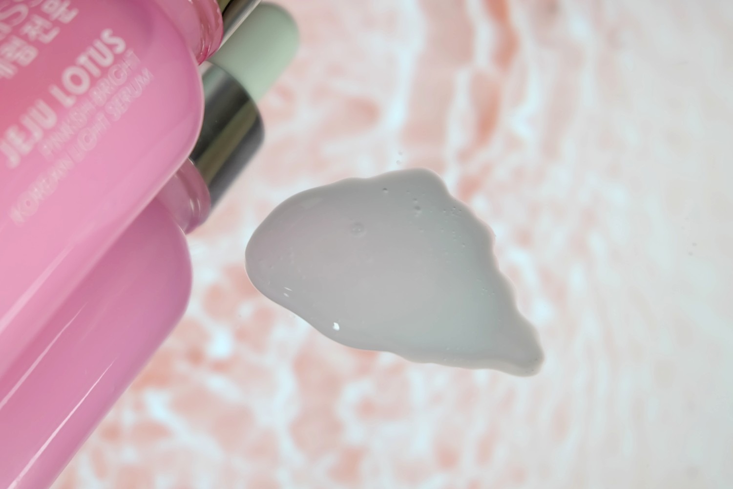 rojukiss-jeju-lotus-pinkish-bright-korean-light-serum