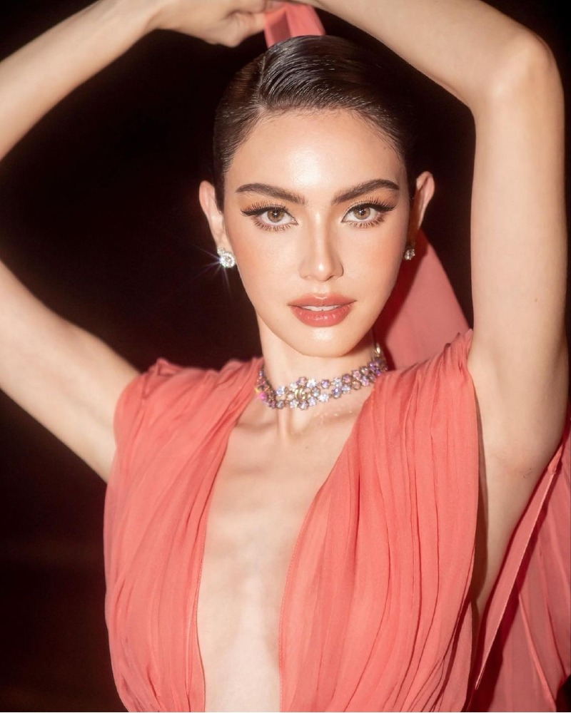 Pesona Davika Hoorne 