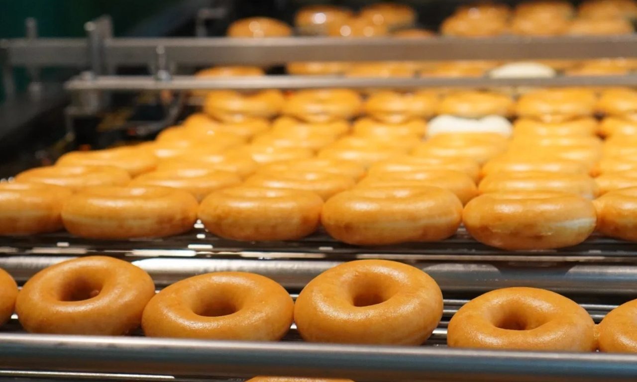 krispy-kreme-bagikan-kebahagiaan-lewat-manisnya-donat-original-glazed
