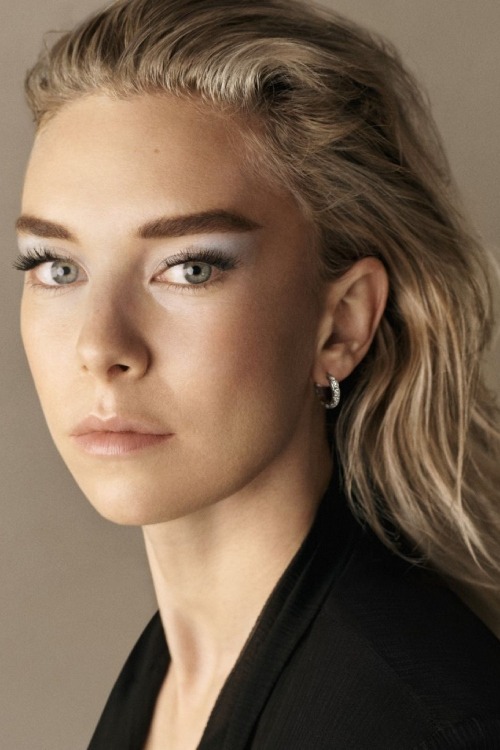 Pesona Kecantikan Vanessa Kirby