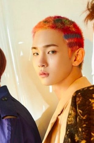 hairstyle nyeleneh para idol