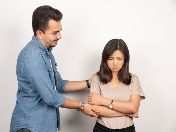 Kenali 5 Tipe Bahasa Maaf Milikmu & Pasangan agar Hubungan Lebih