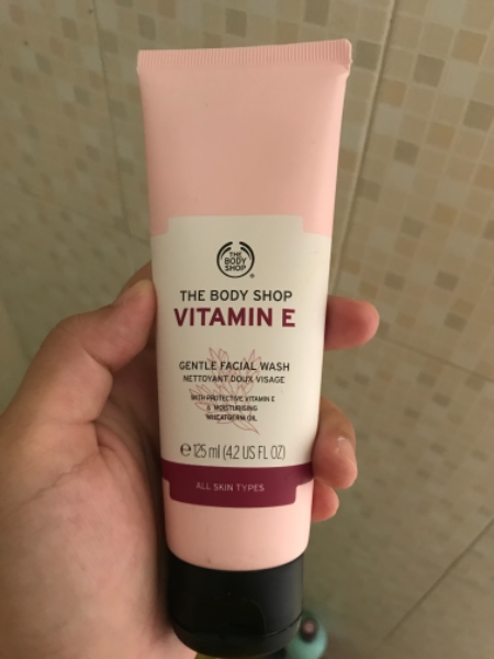 The Body Shop Vitamin E Gentle Facial Wash – Milde Waschcreme 100 Ml, Für Sensible Haut, Unisex