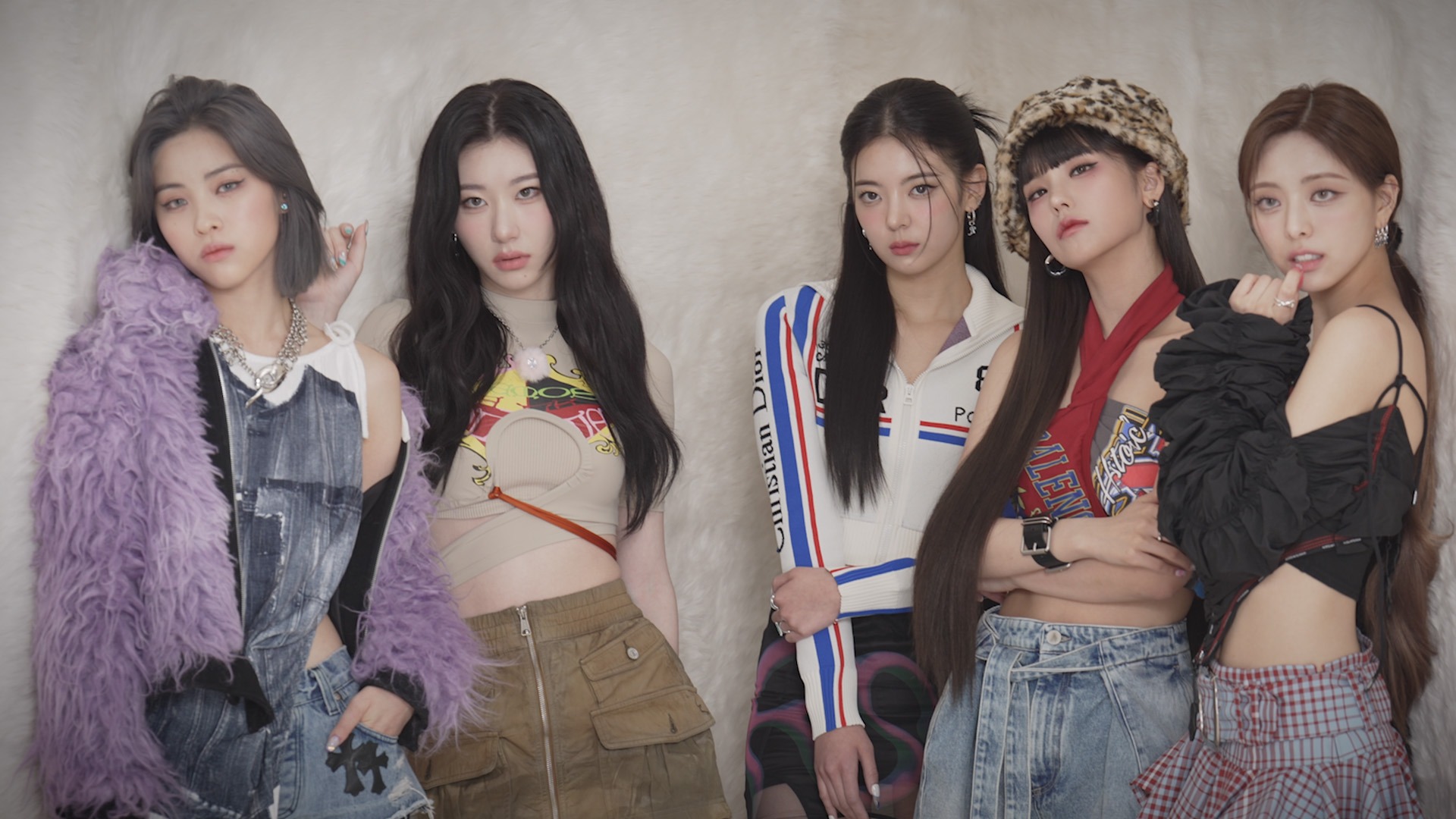 Группа itzy 2022. Lia itzy cheshire. Рюджин itzy. Cheshire itzy kpop. Cheshire itzy альбом.