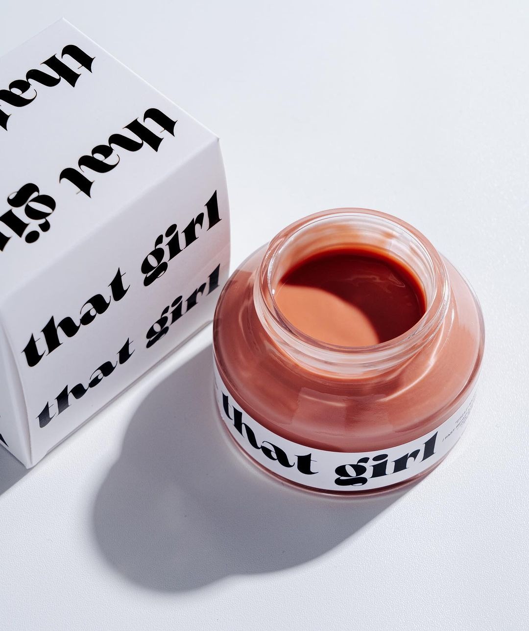 Produk Skincare Bertekstur Pink