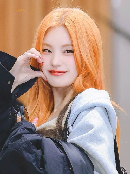 Penampilan Menyala 10 Idola K Pop Dengan Rambut Oranye Beauty Journal