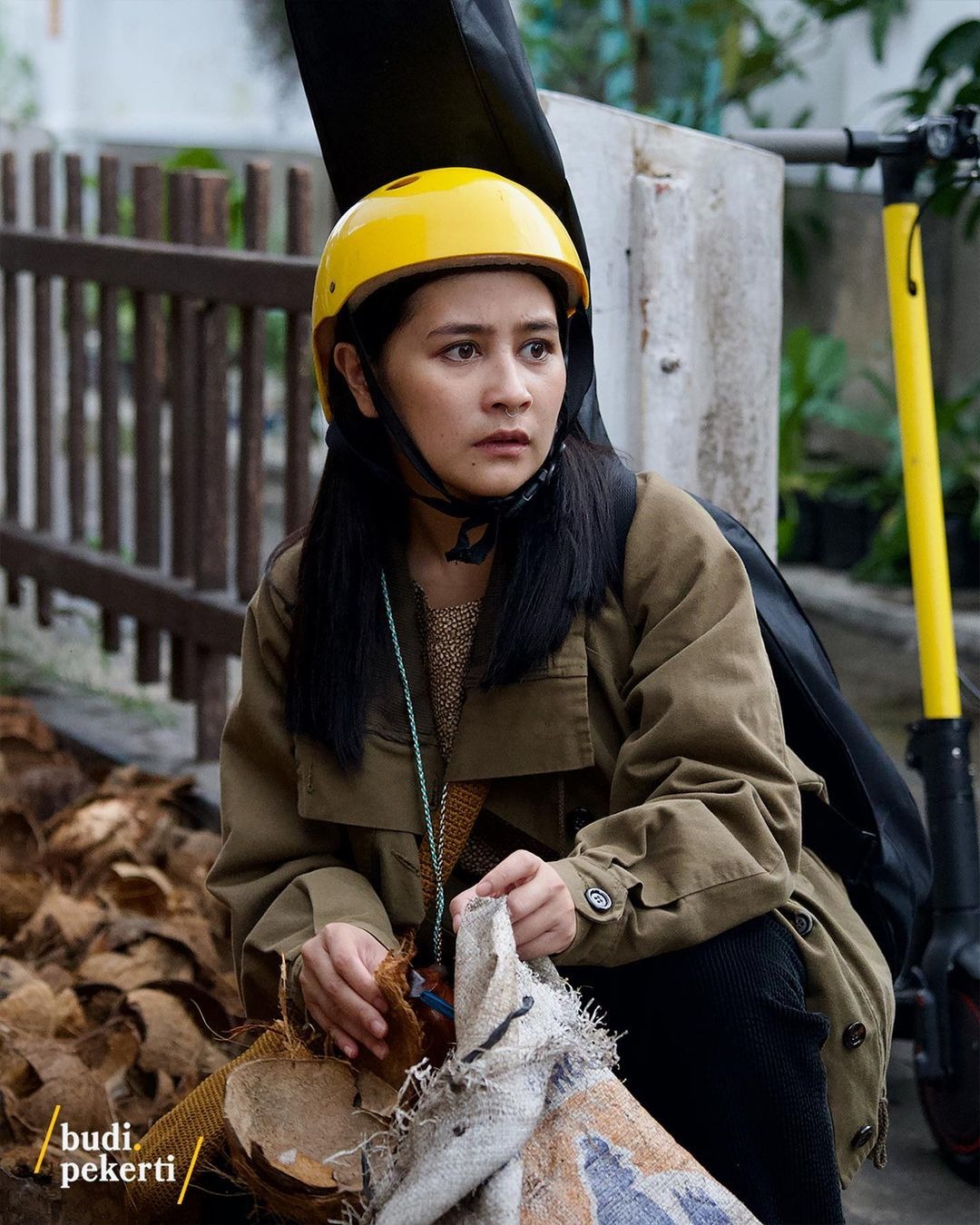 Ogil onasining eshagini kordi va uni eshakda sikdi (rus pornosi)