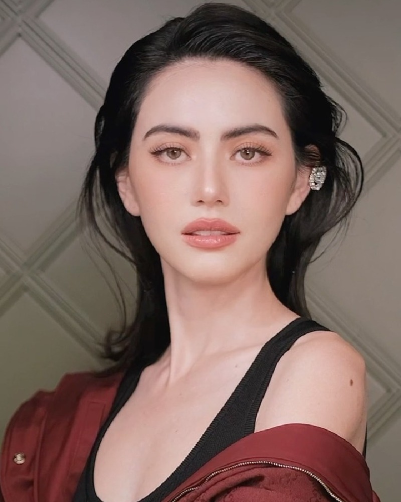 Pesona Davika Hoorne