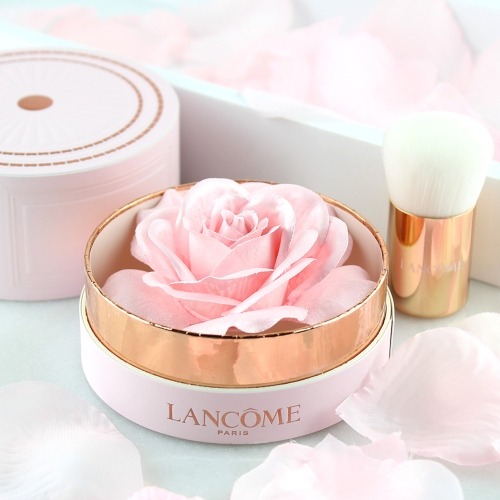 Blush On Berbentuk Mawar