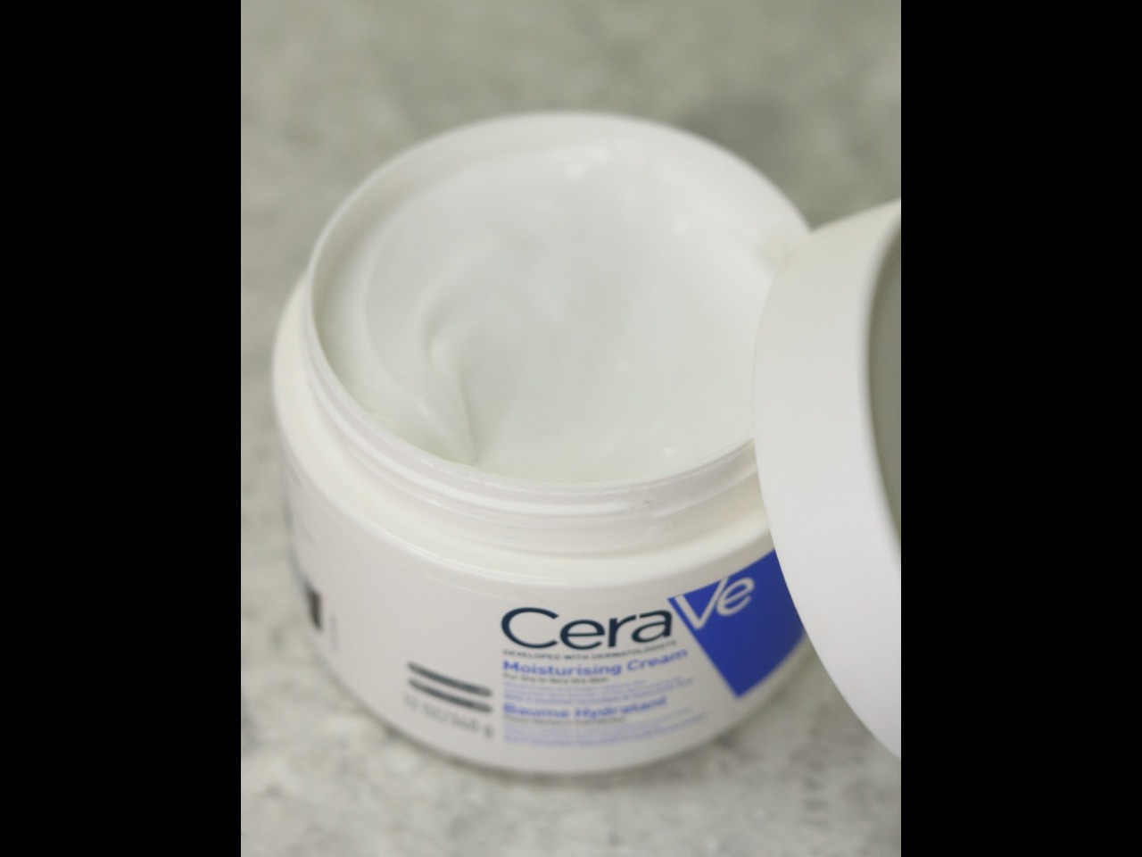 Review CeraVe Moisturizing Cream, Krim Pelembap untuk Rawat Kulit