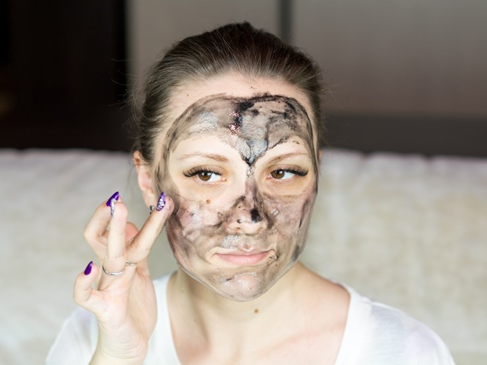 10-kesalahan-memakai-masker-wash-off