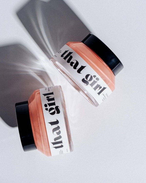 Produk Skincare Bertekstur Pink