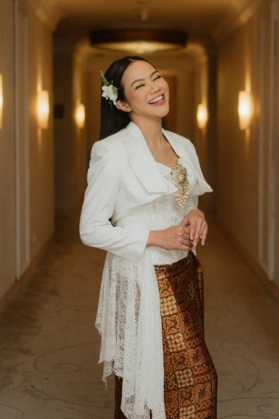 inspirasi-batik-dan-kebaya-ala-yura-yunita