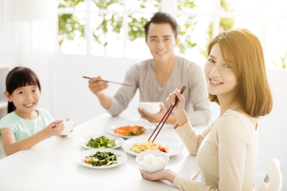 Makan Bersama di Meja Makan Punya Banyak Manfaat, Lho! Apa saja ...