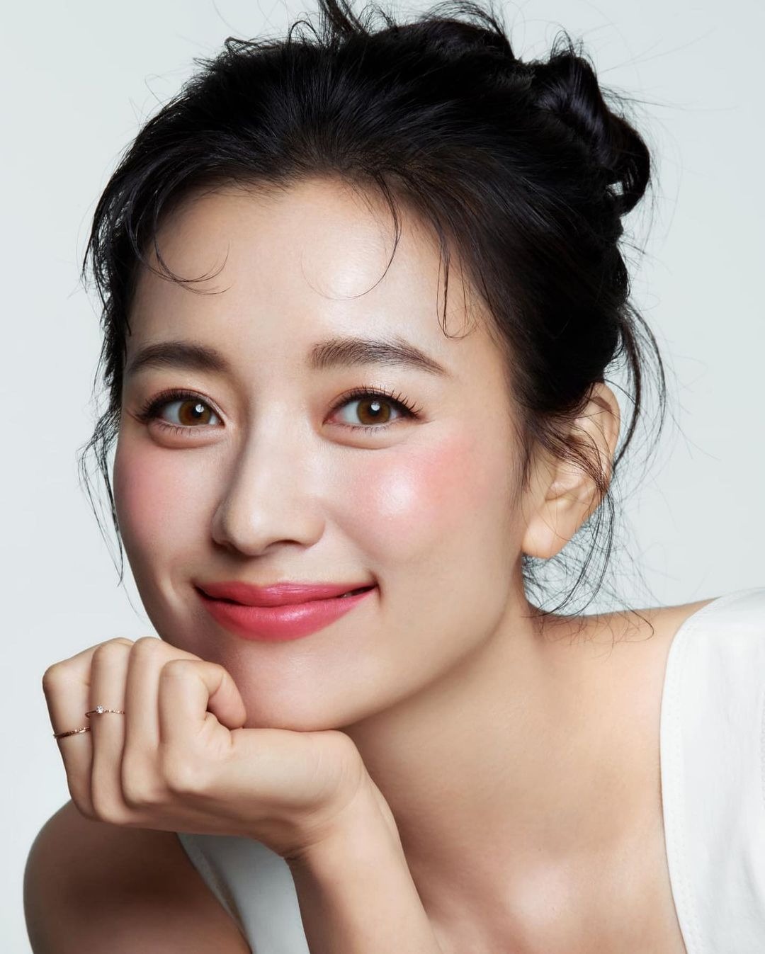 Pesona Kecantikan Han Hyo-joo