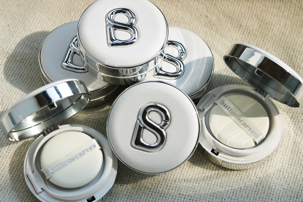 Review Buttonscarves Beauty Glow-rious Magic Cushion