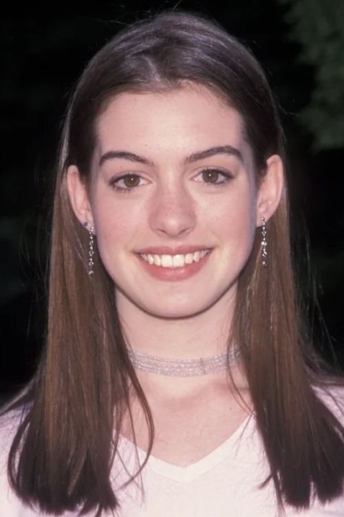 Transformasi Penampilan Anne Hathaway