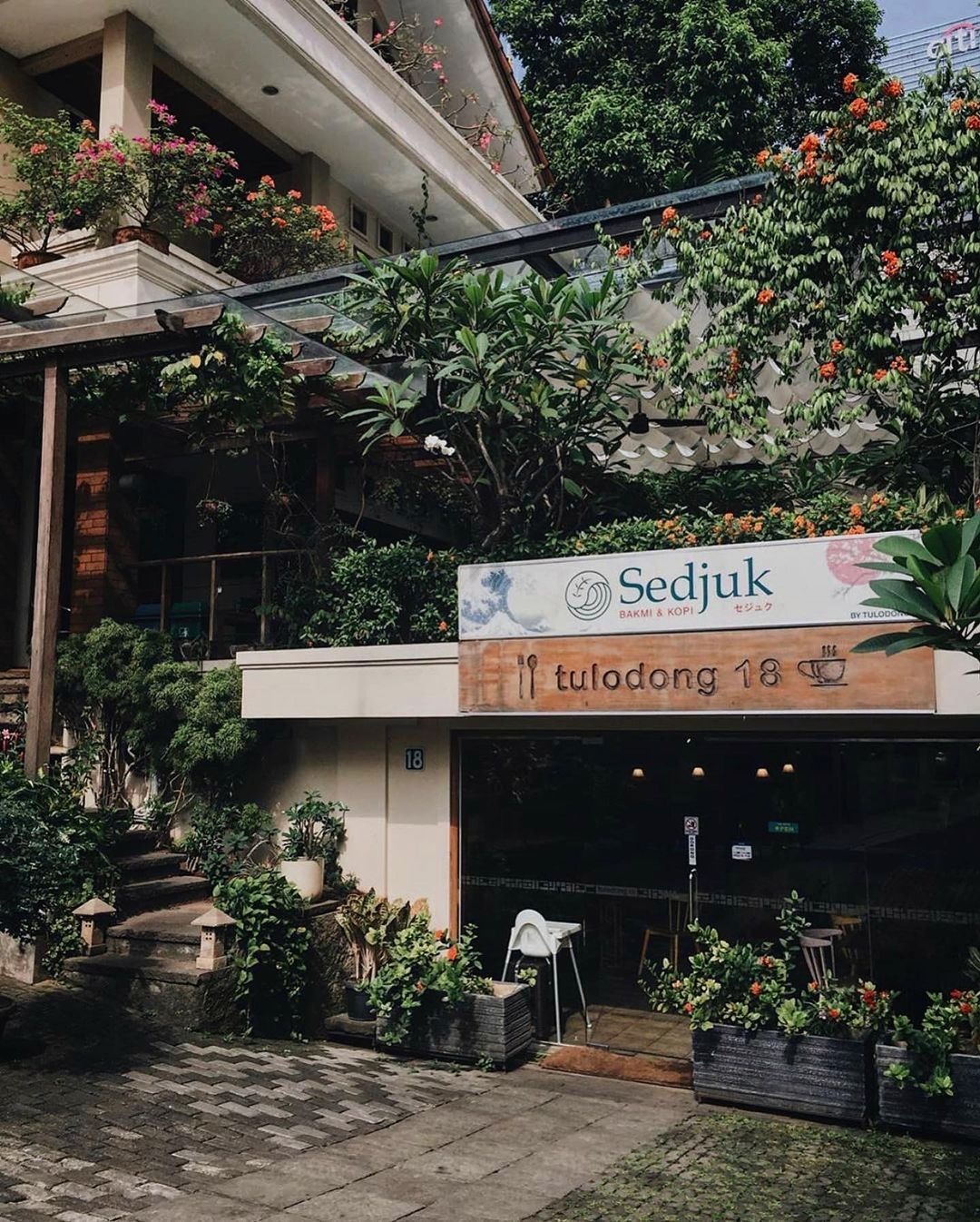 5-coffee-shop-asri-dan-sejuk-yang-wajib-kamu-coba